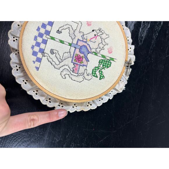 Vintage- Carousel Horse- Needlepoint Finished Artwork- ruffled edges- some wear - Picture 3 of 7